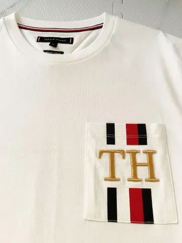 TOMMY 티셔츠 포켓 부착 TH 자수