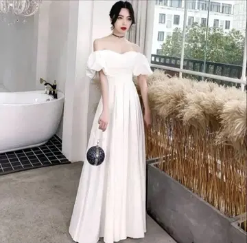 화이트 오프숄더 웨딩 드레스