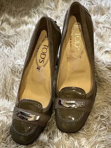 TOD'S 올리브 그린 로퍼