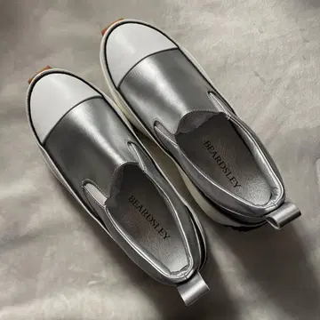 BEARDSLEY 통굽 스니커즈 실버