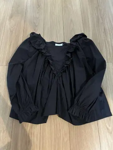 프릴 블라우스
