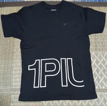 1PIU1UGUALE3 블랙 티셔츠