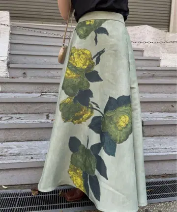 AMERI ELLIE ASYMMETRY PLEATS SKIRT 꽃무늬