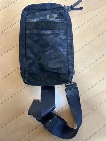 마스터피스 블랙 카모 숄더백