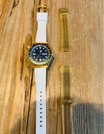 새상품급 TIMEX Q 화이트 러버