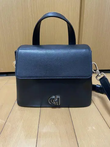 콜한 블랙 숄더백