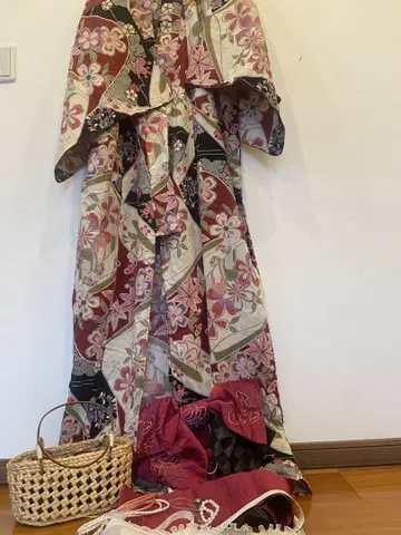 빨검 꽃무늬 유카타와 잡화 세트