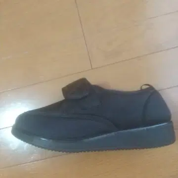 검은색 실외용 간호화 벨크로 테이프 부착
