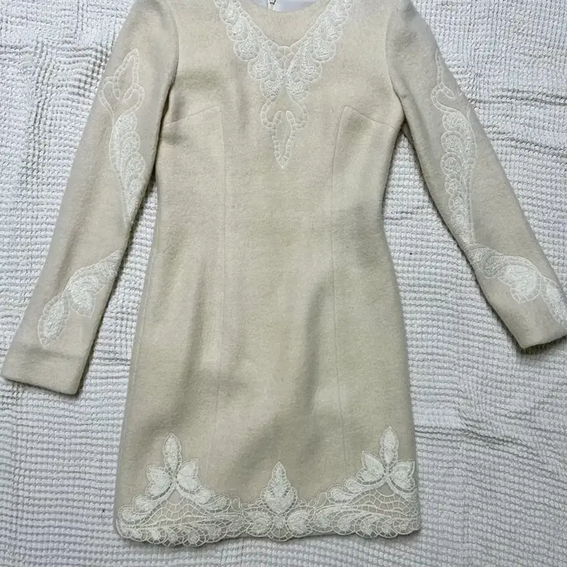 듀엘 아이보리 레이스자수 겨울 원피스
