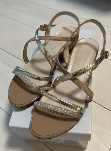 다이애나 샌들 23cm