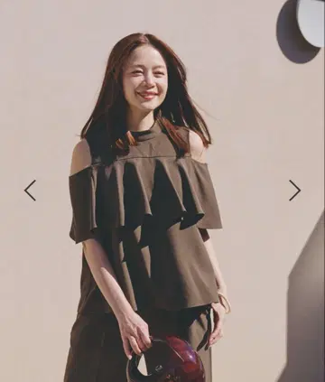 eiis 린넨 같은 어깨가 파인 블라우스