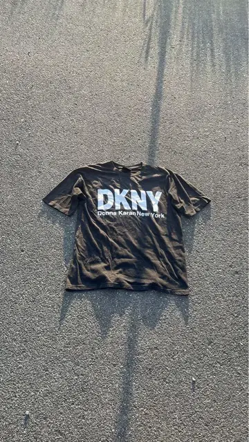 00s DKNY 로고 프린트 티셔츠