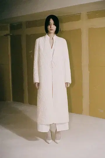mame kurogouchi 실크 퀼팅 자수 롱 코트