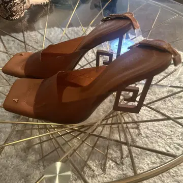 YELLO 브라운 오픈토 샌들 M