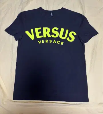 VERSUS 로고 프린트 티셔츠