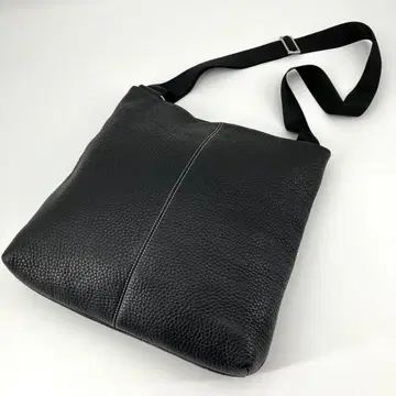브리 숄더백 사선 크로스 바디 가죽 천연 가죽 블랙 검정