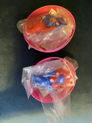 미야쿠미야쿠 서 있는 모습 빨간색, 파란색 2개 세트