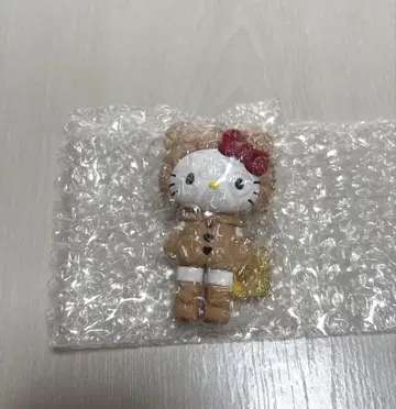 헬로키티 시크릿 마스코트 참 A 곰 수트