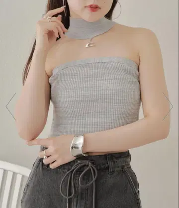 치코 새상품급 초커 참 베어 뷔스티에 니트탑 스트레치 예쁜색