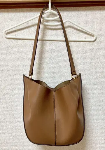 자라 숄더백 브라운