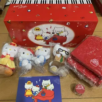 헬로키티 45주년 기념일 피아노 오르골 & 가족 마스코트
