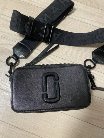 Marc Jacobs 스냅샷 블랙 숄더백 카메라