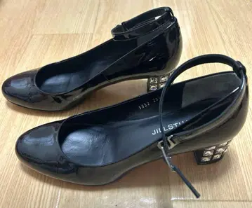 질스튜어트 블랙 펌프스 비쥬 힐