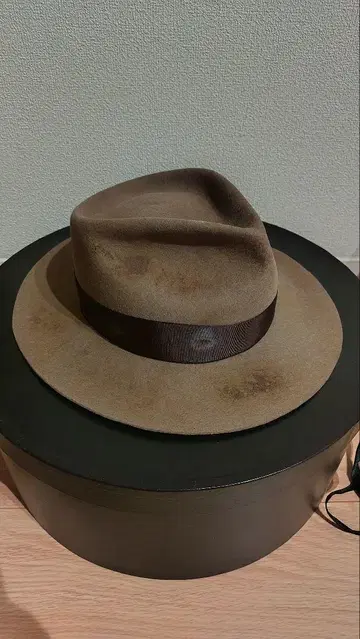 CROWTED HATTERS ORDER HAT 베이지 미사용에 가까운