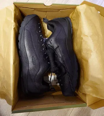 KEEN JASPER 블랙 스무스 가죽 US12