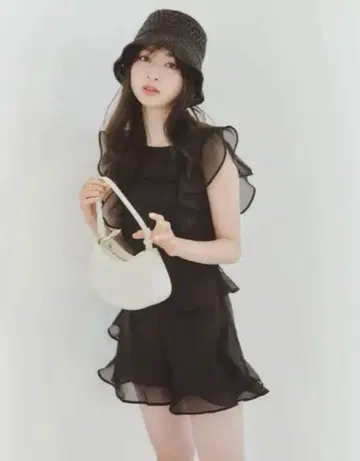 SNIDEL [WEB 한정판] 오간 프릴 블라우스 블랙
