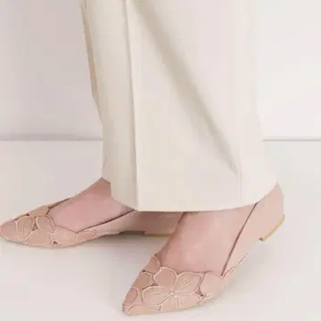꽃무늬 자수 베이지 스틸레토 샌들