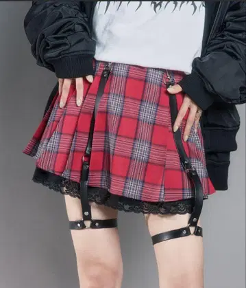 wego 하네스가 있는 체크 스커트