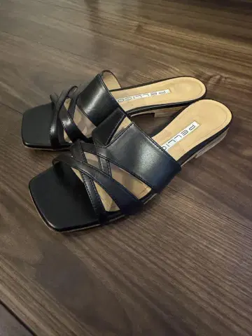 PELLICO 블랙 샌들 35