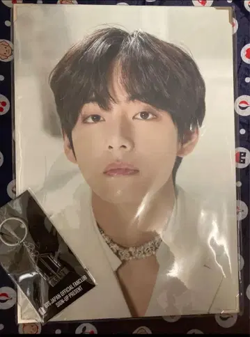 BTS V (테테) 프리미엄 사진과 키링 세트