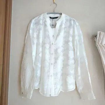 ZARA 자라 화이트 꽃무늬 긴팔 셔츠