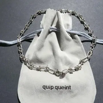 quip queint oval sway 초커 팔찌