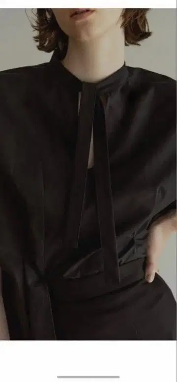 MANOF 마노프 딥 슬릿 리본 톱스