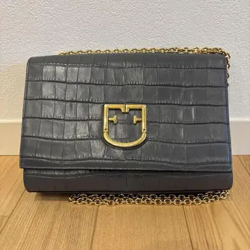 FURLA 훌라 크로커다일 패턴 그레이 체인 백