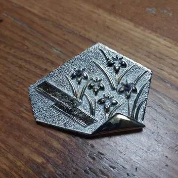 코노 카오리 작품 꽃 무늬 은색 오비 고정 띠 겸 브로치