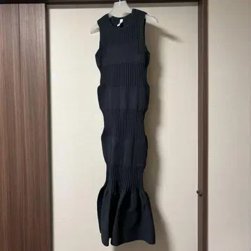 [새상품급] CFCL FLUTED DRESS 슬리브리스 머메이드 원피스
