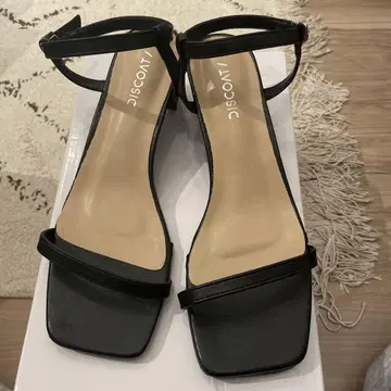 DISCOAT 블랙 스트랩 샌들