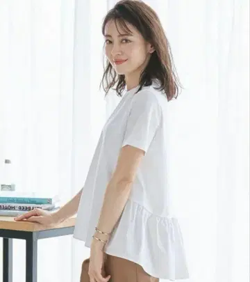 새상품급! 23구 컴팩트 분또 페플럼 티셔츠 38