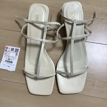 새상품 자라 블록 힐 가죽 샌들 38