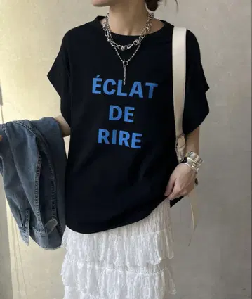 Dou Dou 턱 쓰리 로고 TEE