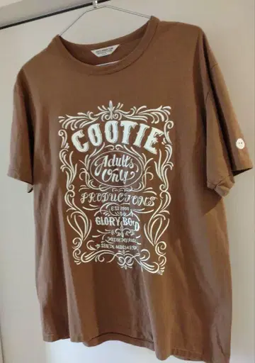 쿠티 티셔츠 BROWN