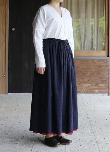 에미오와스 개더 스커트