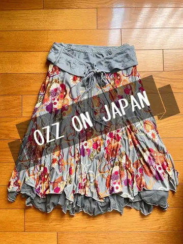 OZZ ON 꽃무늬 플레어 스커트 비쥬 벨트 포함