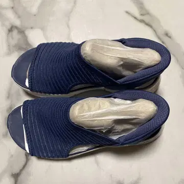 미사용 새상품 스케쳐스 아치 핏 슬립 인 샌들 24cm