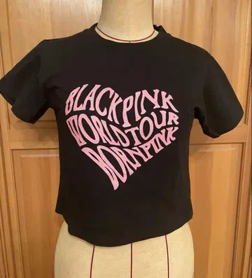 Black Pink 하트 로고 티셔츠