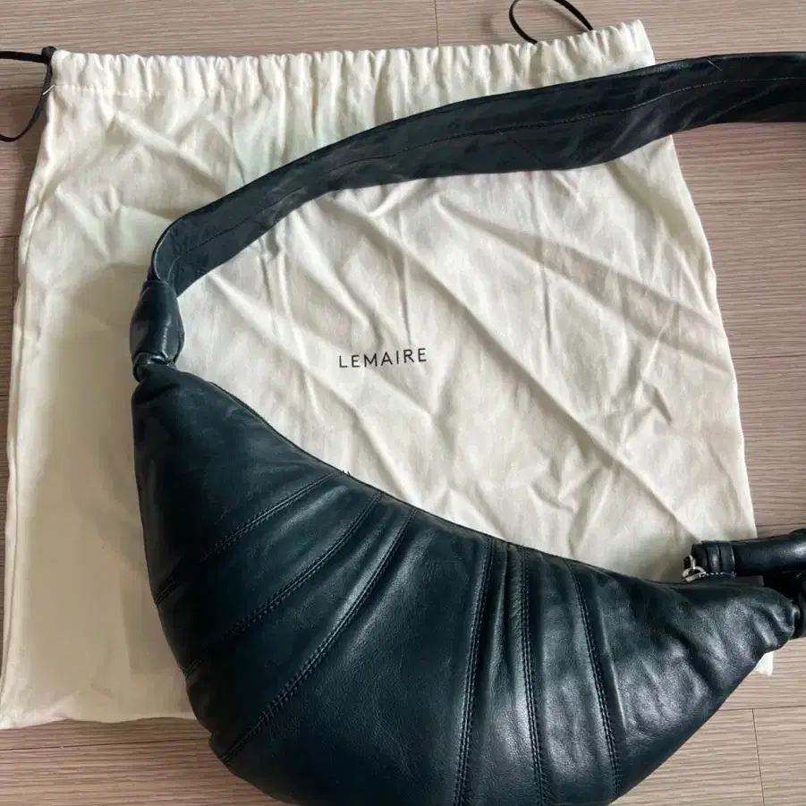 Shalom Club Tip Bloom Bag on Bunjang Global Site.